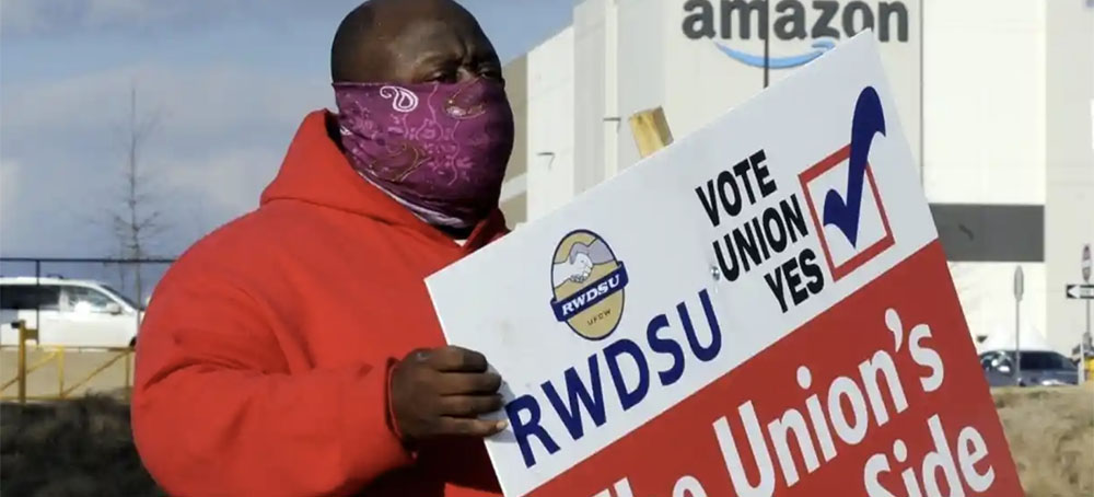 US Amazon Warehouse Workers Prepare for Historic Union Vote