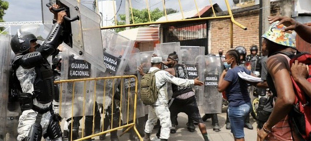 Migrants Clash With Police in Mexico Border Town