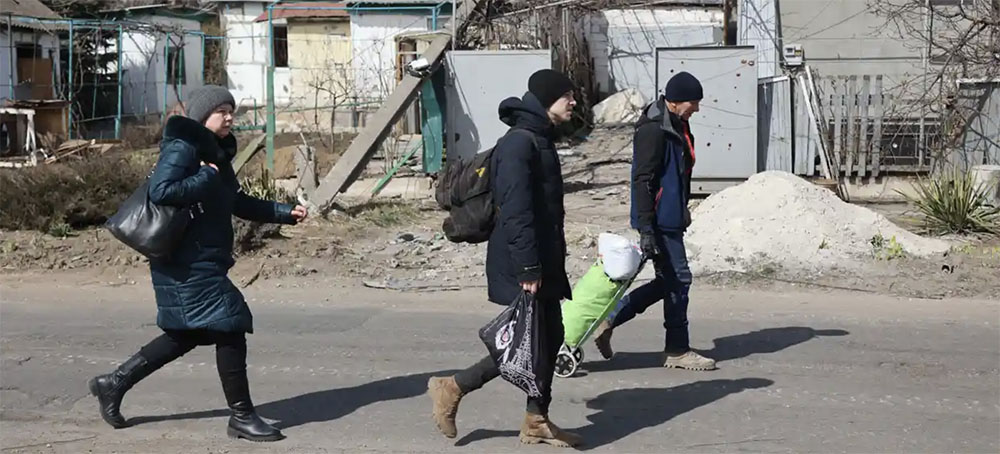 Mariupol Women Report Russians Taking Ukrainians to 'Filtration Camps'
