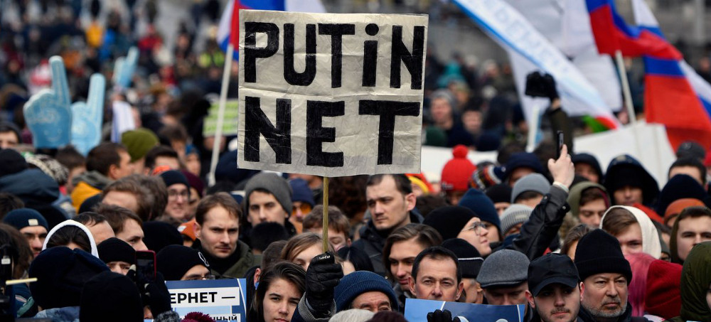 How Millions of Russians Are Tearing Holes in the Digital Iron Curtain