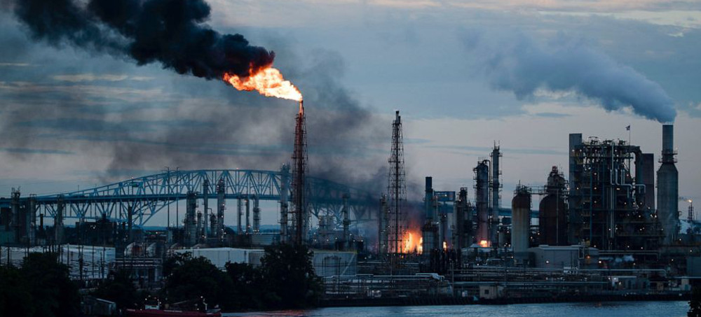 US Oil Refineries Spewing Cancer-Causing Benzene Into Communities, Report Finds