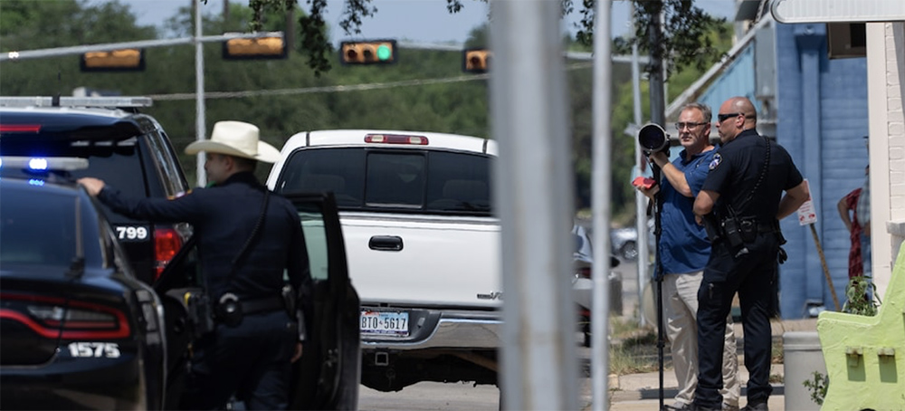 Journalists in Uvalde Are Stonewalled, Hassled, Threatened With Arrest