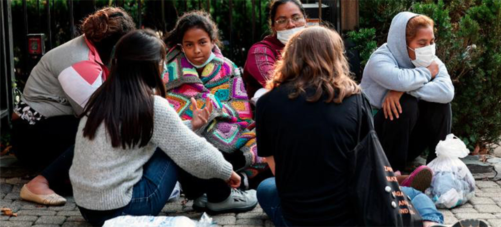 Texas Sends Another Busload of Migrants to Kamala Harris's Home