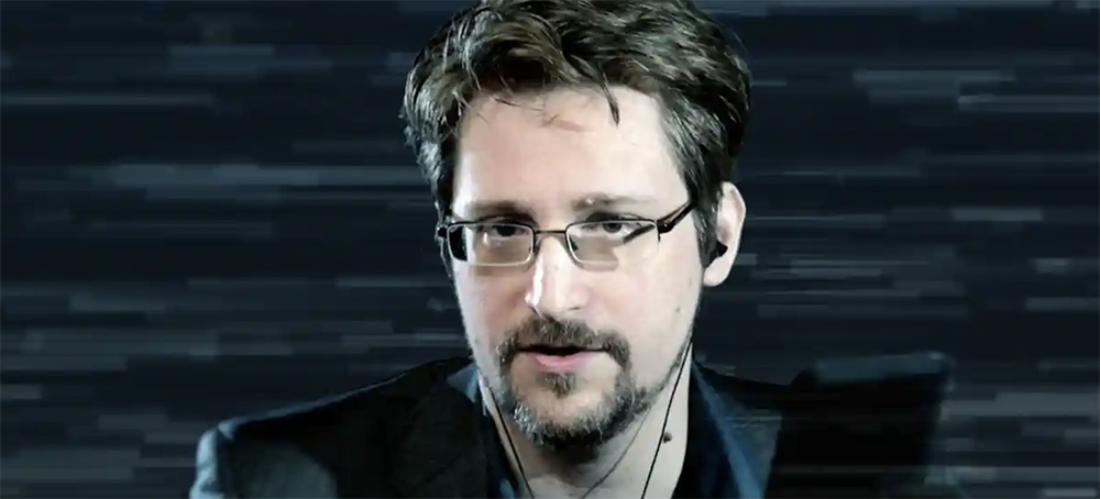 Putin Grants Russian Citizenship to US Whistleblower Edward Snowden