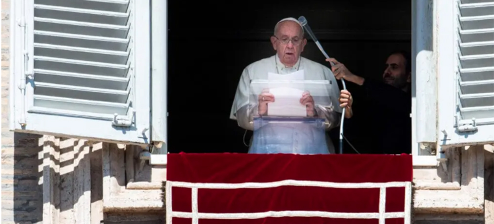 Pope Francis Appeals to Putin to End the War and Declares the Nuclear Threat ‘Absurd’