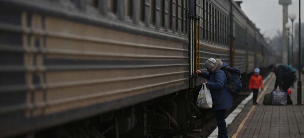 Ukraine War: Civilians Flee Kherson as Russian Attacks Intensify