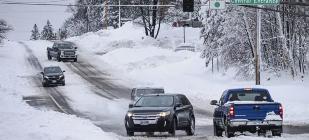 Parts of US Shut Down Amid Forecasts of Record-Breaking Snow Storms
