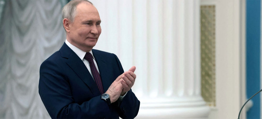 Mass Backstabbing Spree Over Putin’s War Sweeps Russia