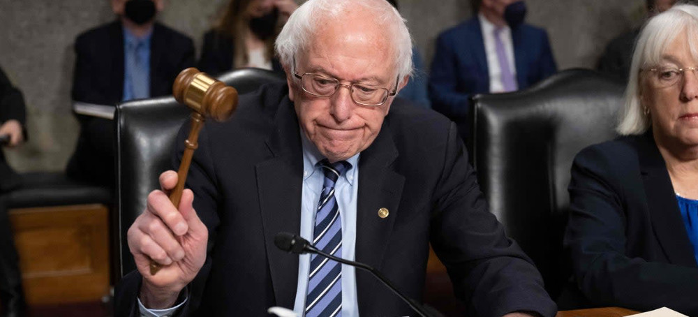 Bernie Sanders's Interrogation of Howard Schultz Made Democrats Pick a Side