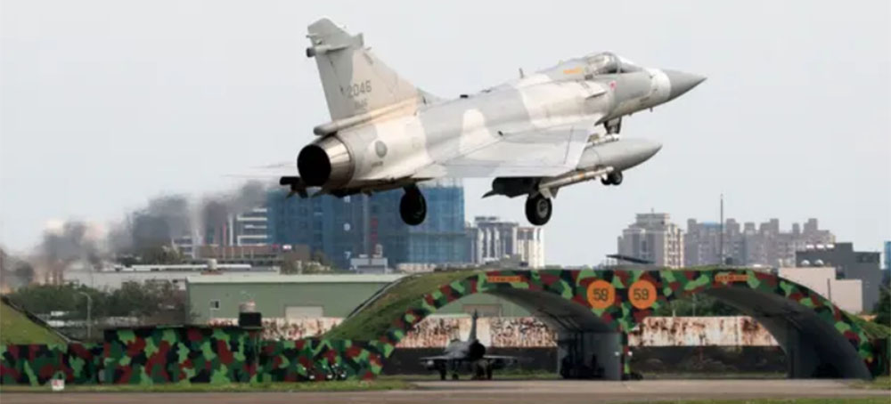 China Sends Dozens of Warplanes Towards Taiwan as US Urges Restraint Amid Military Drills