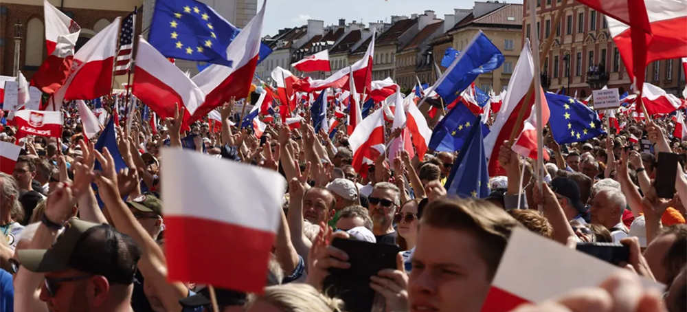 Half a Million March in Warsaw Against Poland’s Ruling Party