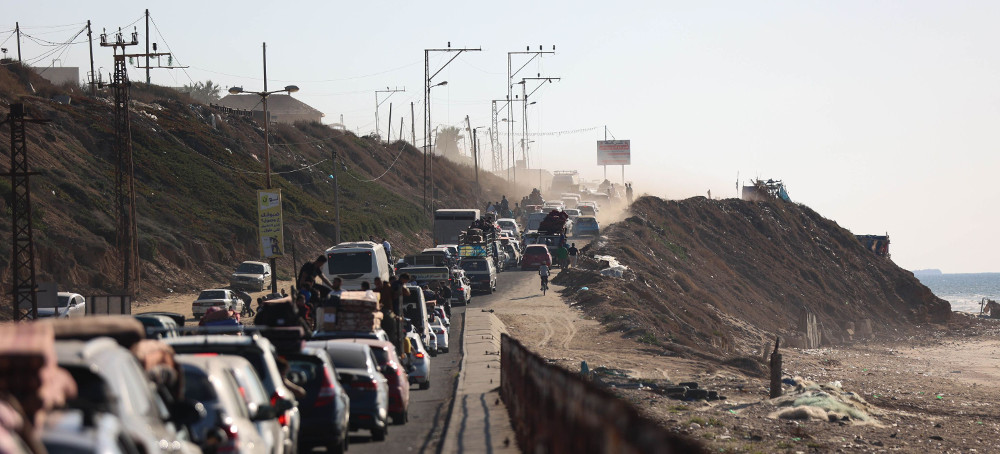Hundreds of Thousands Flee South in Gaza After Israel Orders Evacuation