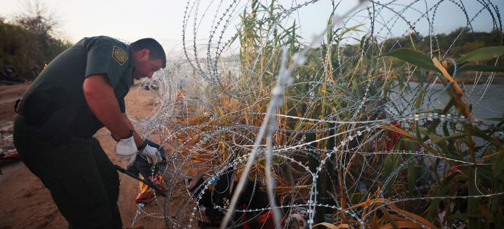 Texas Sues to Stop Border Patrol Agents From Cutting State’s Razor Wire ...