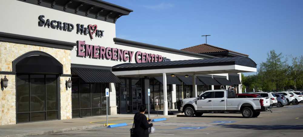 Emergency Rooms Refused to Treat Pregnant Women, Leaving One to Miscarry in a Lobby Restroom