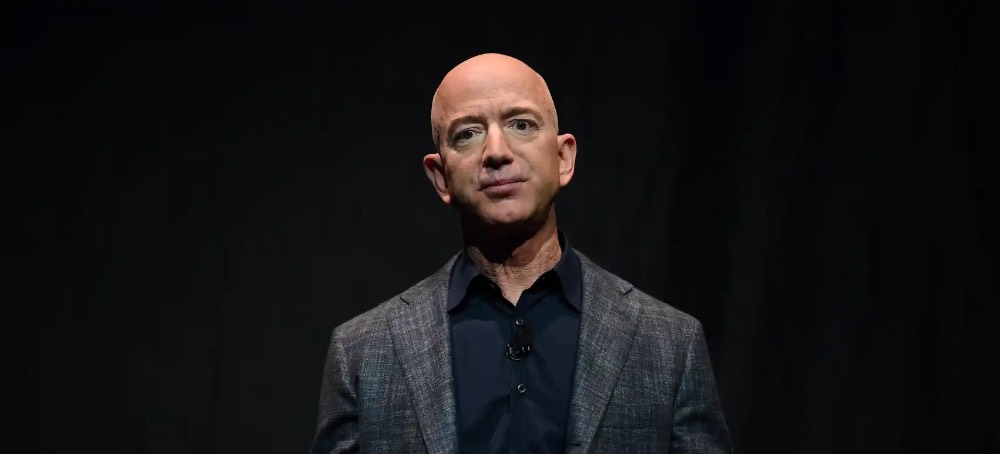 Bezos Offers WaPo Journalists $50 Amazon Gift Cards not to Quit