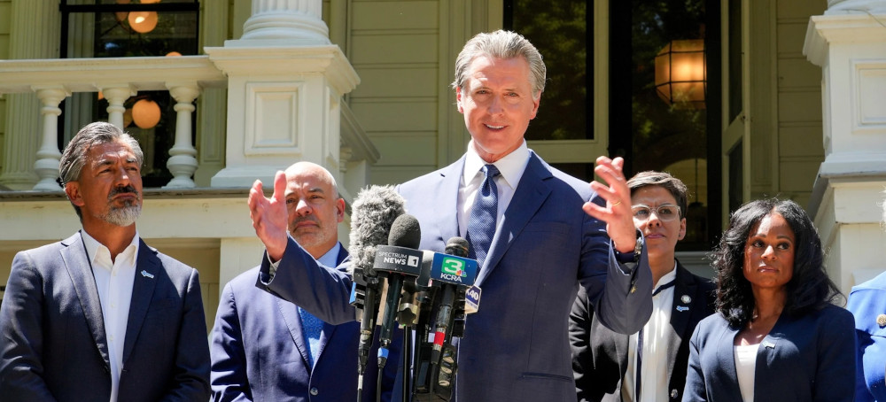 Democratic Governors Throw Support Behind Newsom, Back Partisan Redistricting