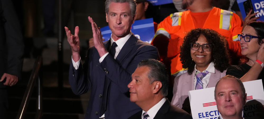 Border Patrol Swarms Outside L.A. Venue as Democrats Outline House Map Plans