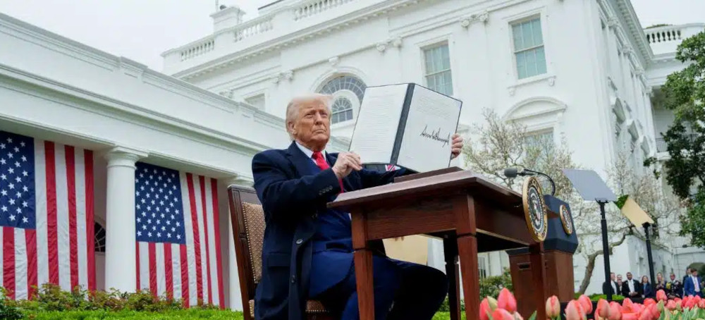 Trump’s Signs Executive Orders to Revive ‘Beautiful Clean Coal’ in Blow to US Emissions Reduction Efforts