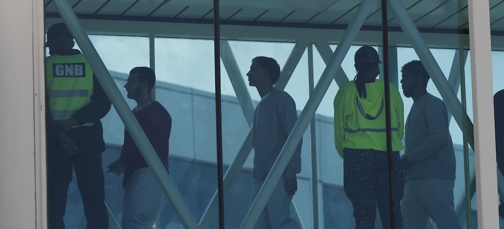 US Supreme Court Orders Temporary Halt to Deportations of Venezuelan Men