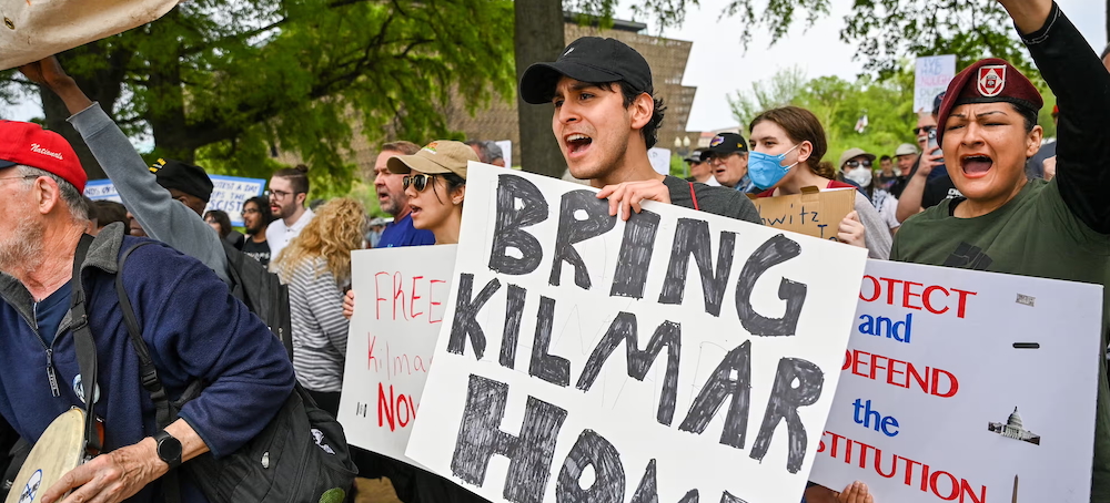 House Democrats Land in El Salvador to Push for Return of Kilmar Ábrego García