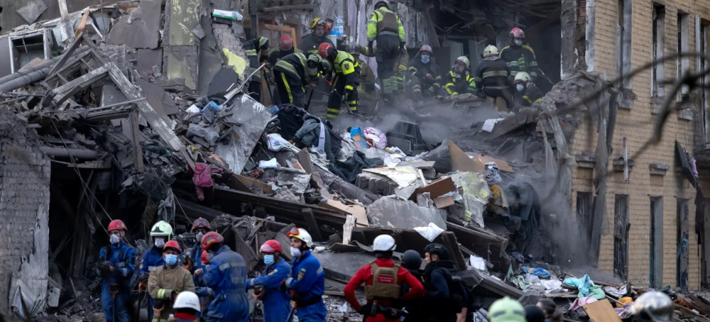 Russia Launches Deadliest Strikes on Kyiv Since Last Summer, as Trump Accuses Zelensky of Harming Peace Talks