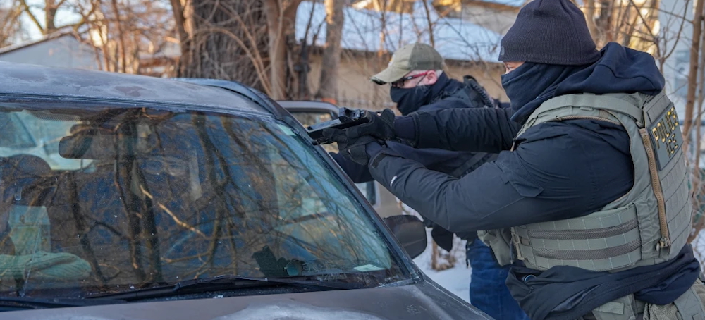 Immigration Agents Draw Guns, Arrest Activists Following Them in Minneapolis