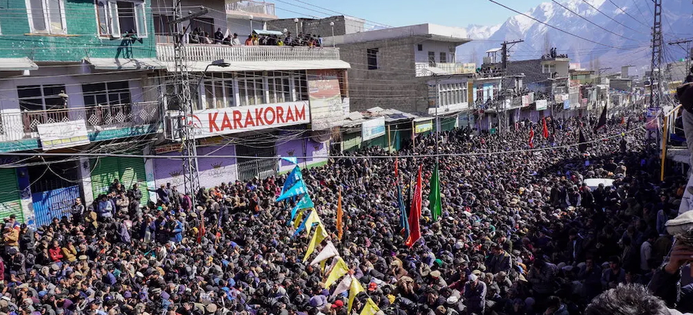 At Least 22 Dead As Pakistani Protesters Try to Storm US Consulate