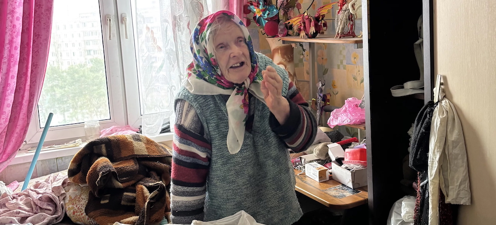 Kyiv's Elderly Endure Blackouts and Bombardment, Clinging to Warmth and Hope