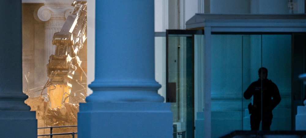 White House Reallocates $352B in Secret Service Funds for Ballroom Construction