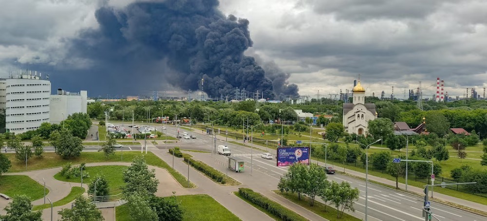 Ukraine Brings the War to Moscow as Huge Blasts Shake Refinery