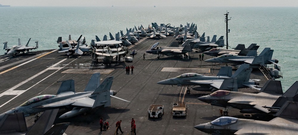 US Aircraft Carrier Arrives in Middle East to Relieve Troubled USS Lincoln