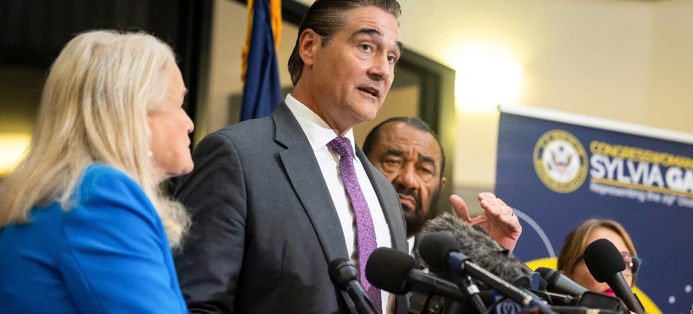 Texas Prosecutor Considering Felony Charges for ICE Agent Who Ran Over Man