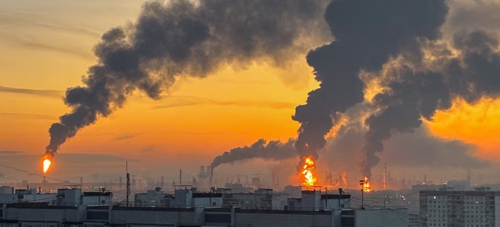 Ukraine Hits Russian Refinery as Zelenskiy Says ‘We’re Done’ With Trump’s Energy Truce