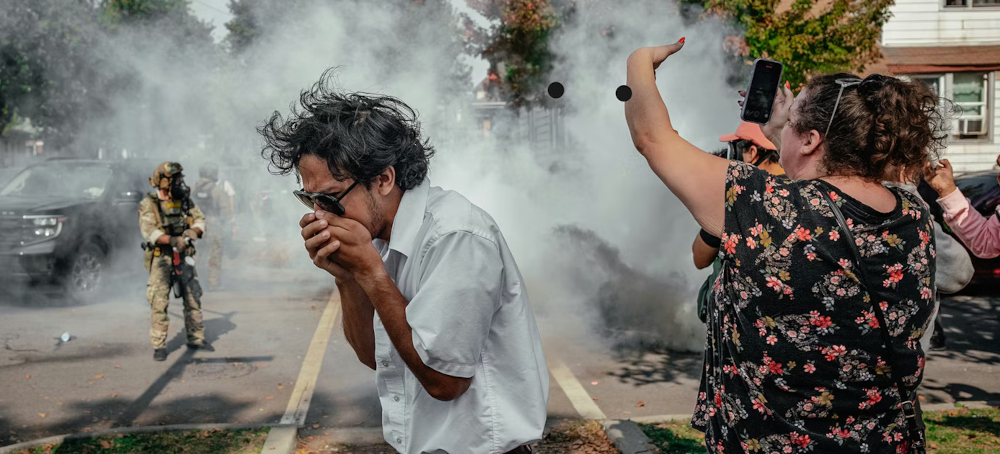 Inside Chicago’s Neighborhood ICE Resistance